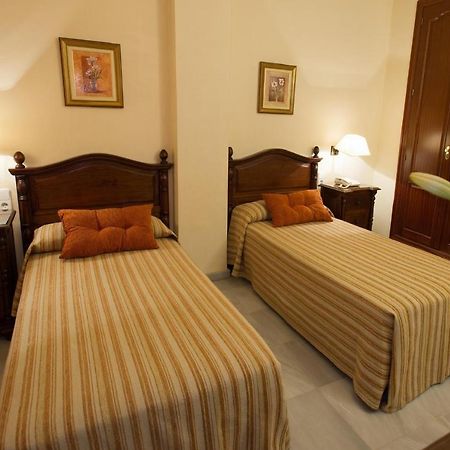 Hotel Gran Avenida Корія-дель-Ріо Екстер'єр фото