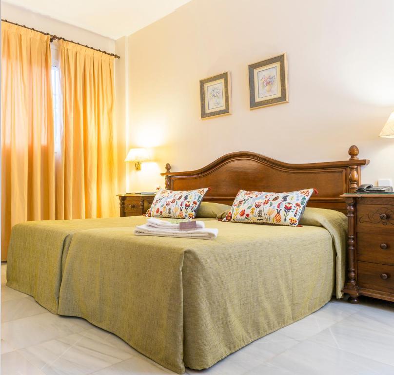 Hotel Gran Avenida Корія-дель-Ріо Екстер'єр фото