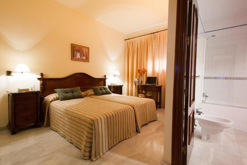 Hotel Gran Avenida Корія-дель-Ріо Екстер'єр фото