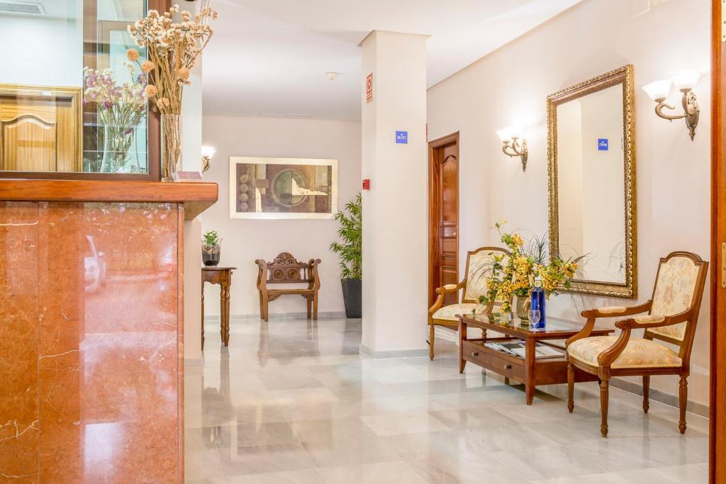 Hotel Gran Avenida Корія-дель-Ріо Екстер'єр фото