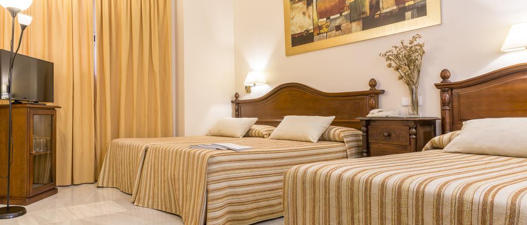 Hotel Gran Avenida Корія-дель-Ріо Екстер'єр фото