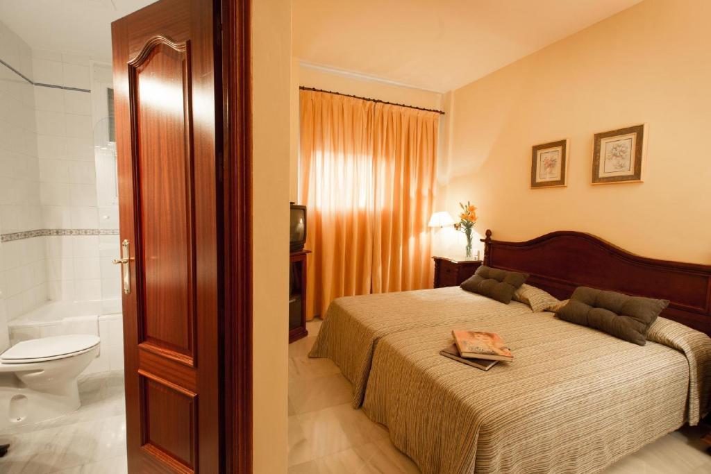 Hotel Gran Avenida Корія-дель-Ріо Номер фото
