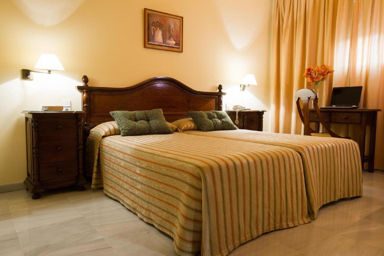 Hotel Gran Avenida Корія-дель-Ріо Екстер'єр фото